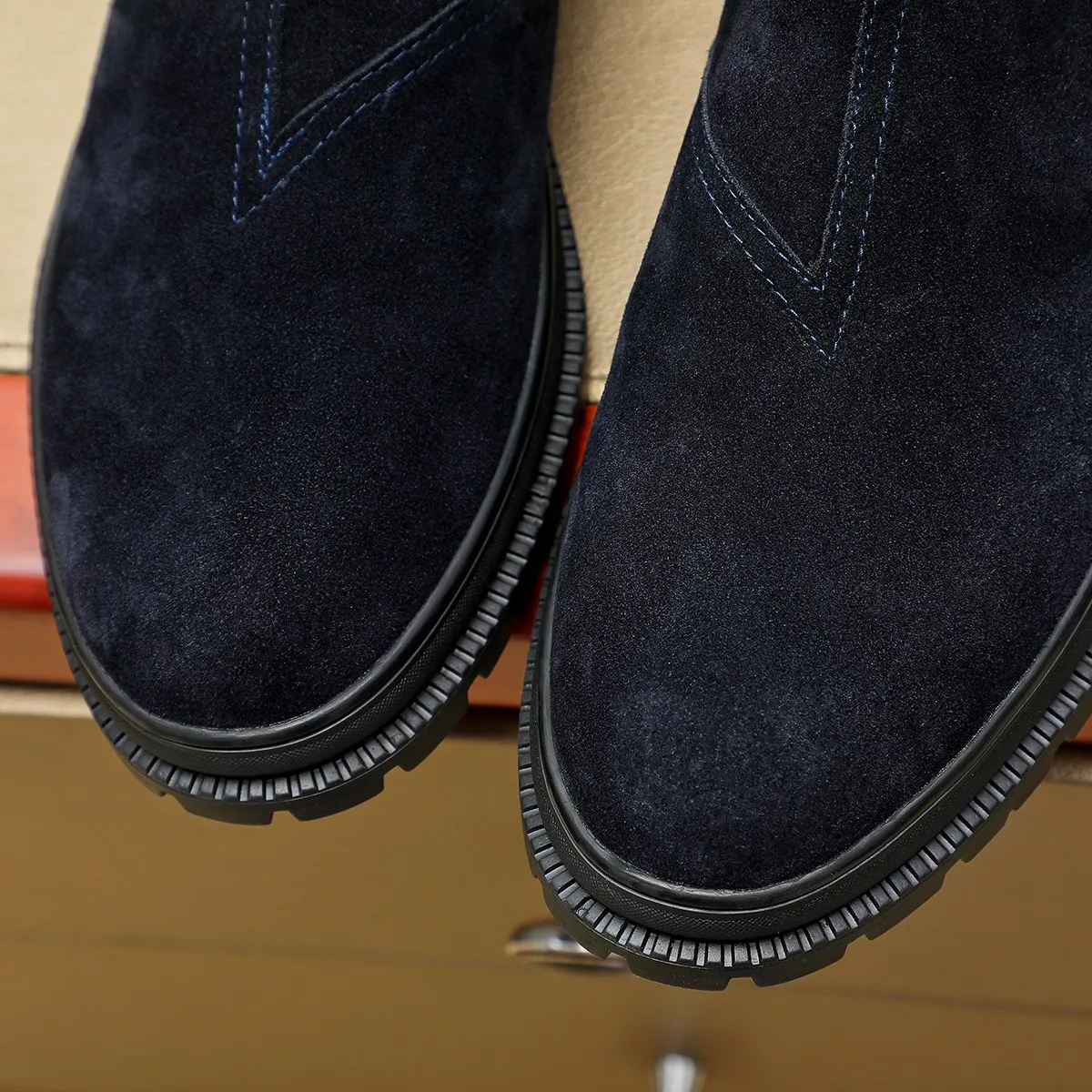 Ex-factory price: 480⌚️⌚️"Dior" Gaobang short boots⚠️⚠️Top purchasing agent🔍🔍Men's 2023HK counters are on sale simultaneously. Sole: The original sole is specially provided by the original factory. The exclusive movable molded sole is super comfortable. The original factory and the single product are handmade🔍🔍. The details determine the quality. We only make shoes with care. You can enter and exit the counter at will. Welcome to compare. 🇮🇹Size: 38-444️⃣Colors available